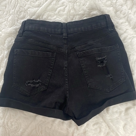 Shorts - Picture 4 of 5